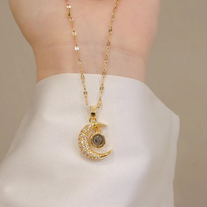 Collar Luna Te Amo en 100 Idiomas Dorado D'YABU®