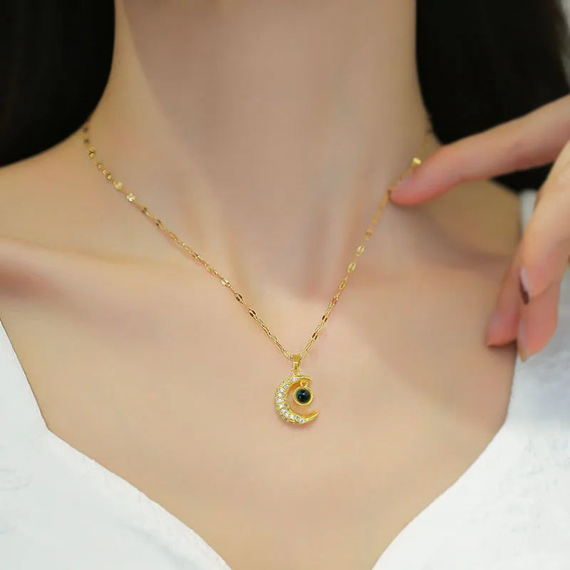 Collar Luna Te Amo en 100 Idiomas Dorado D'YABU®