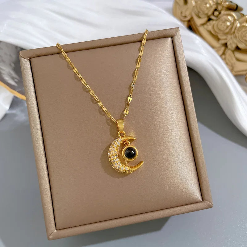 Collar Luna Te Amo en 100 Idiomas Dorado D'YABU®